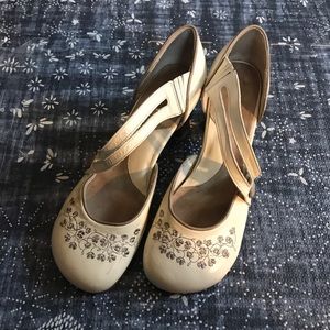 Fluevog Operetta Viardot cream shoes 10